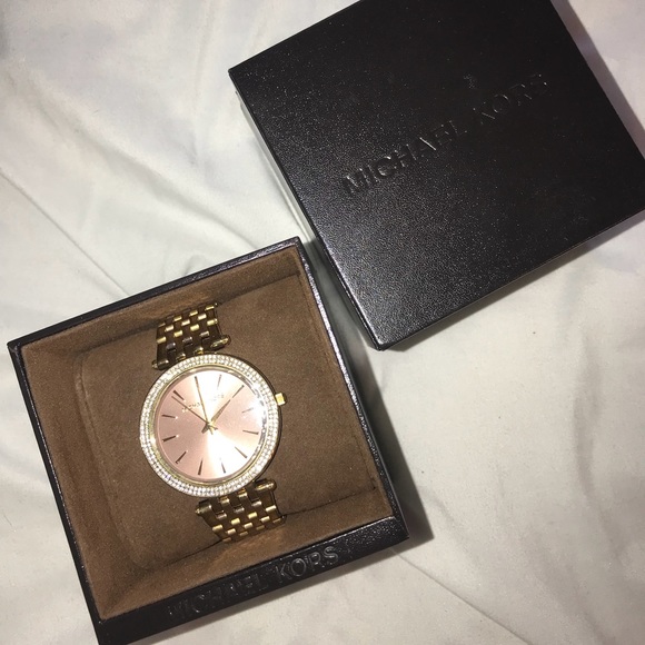 Michael Kors Rose Gold Watch - Picture 2 of 3